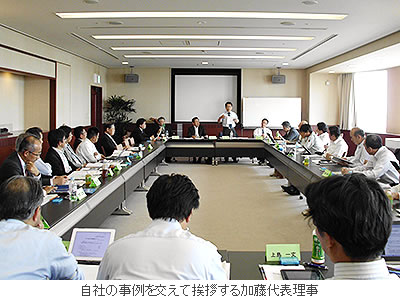 自社の事例を交えて挨拶する加藤代表理事