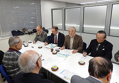 87年の人生を振り返り、未来への想いも熱く語る浅海氏(奥左から3人目)