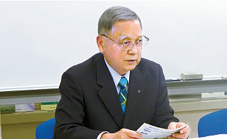 今までの人生を振り返る山本氏