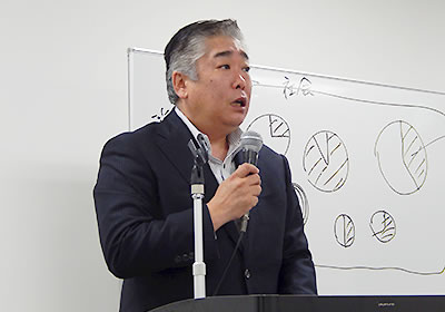 「働くこと」について報告する北川氏