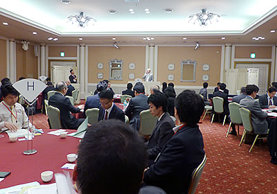 大学等37校が参加、会員企業との就職に関する課題を交流