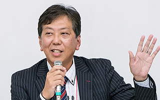 山田　健雄氏