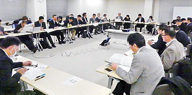 景況分析会議（３月２日）で各業界の景気動向と今後の見通しを語る会員経営者