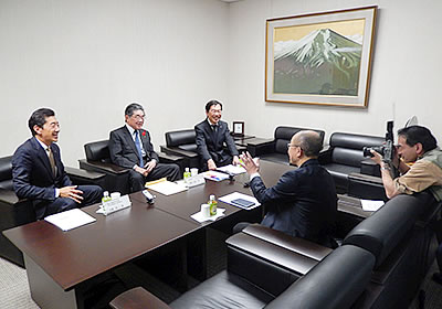 森岡愛知県副知事を招き座談会を行う