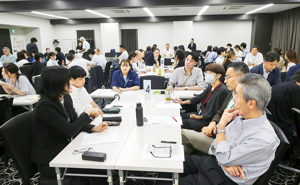 2025年インターンシップ 修了式でのグループ討論