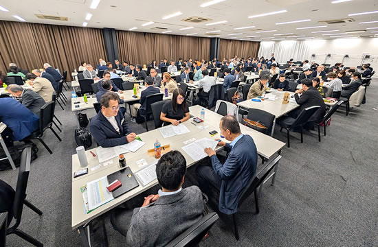 討論で学びを深め合う